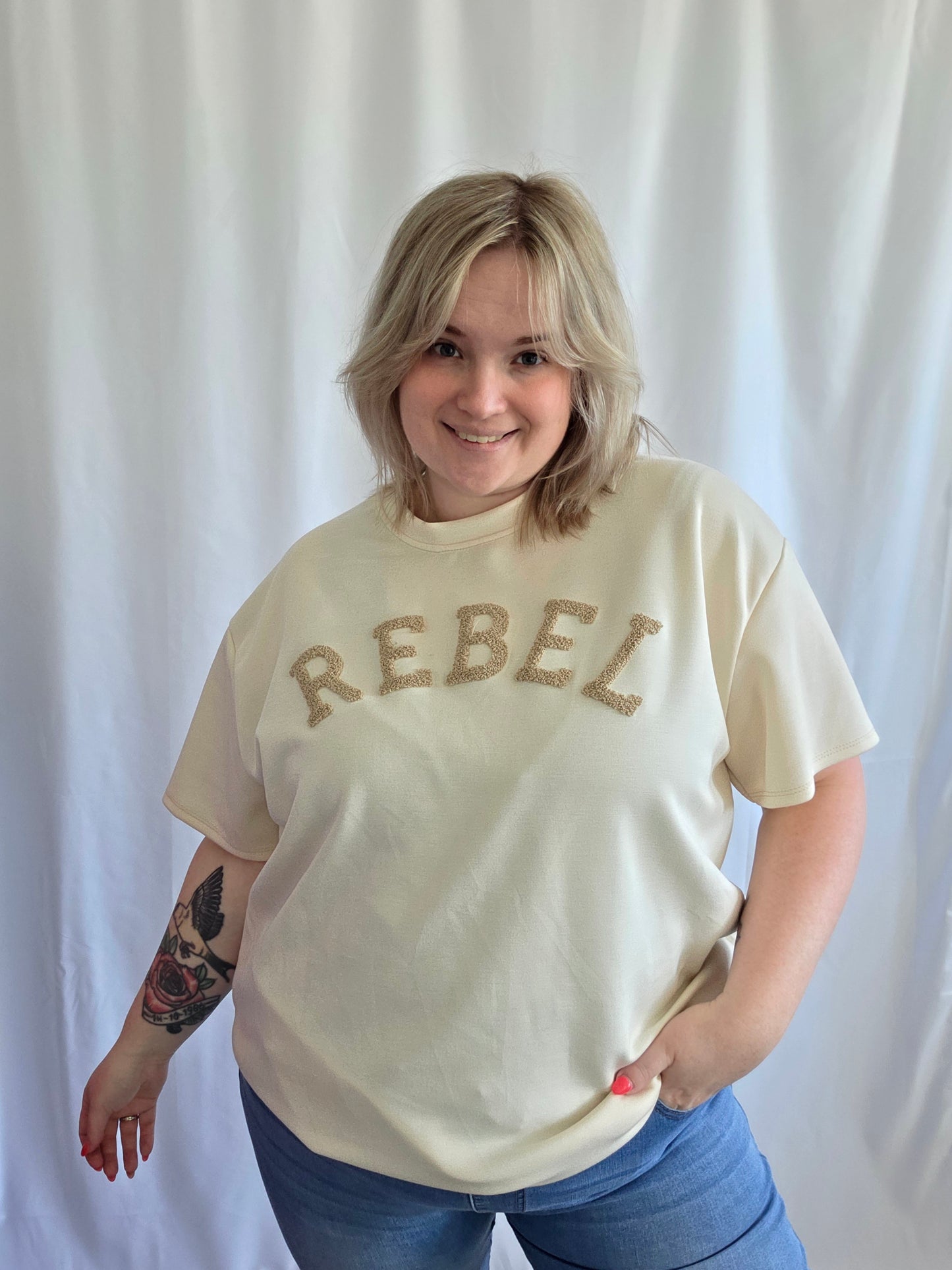 Rebel Tee (In 3 kleuren)