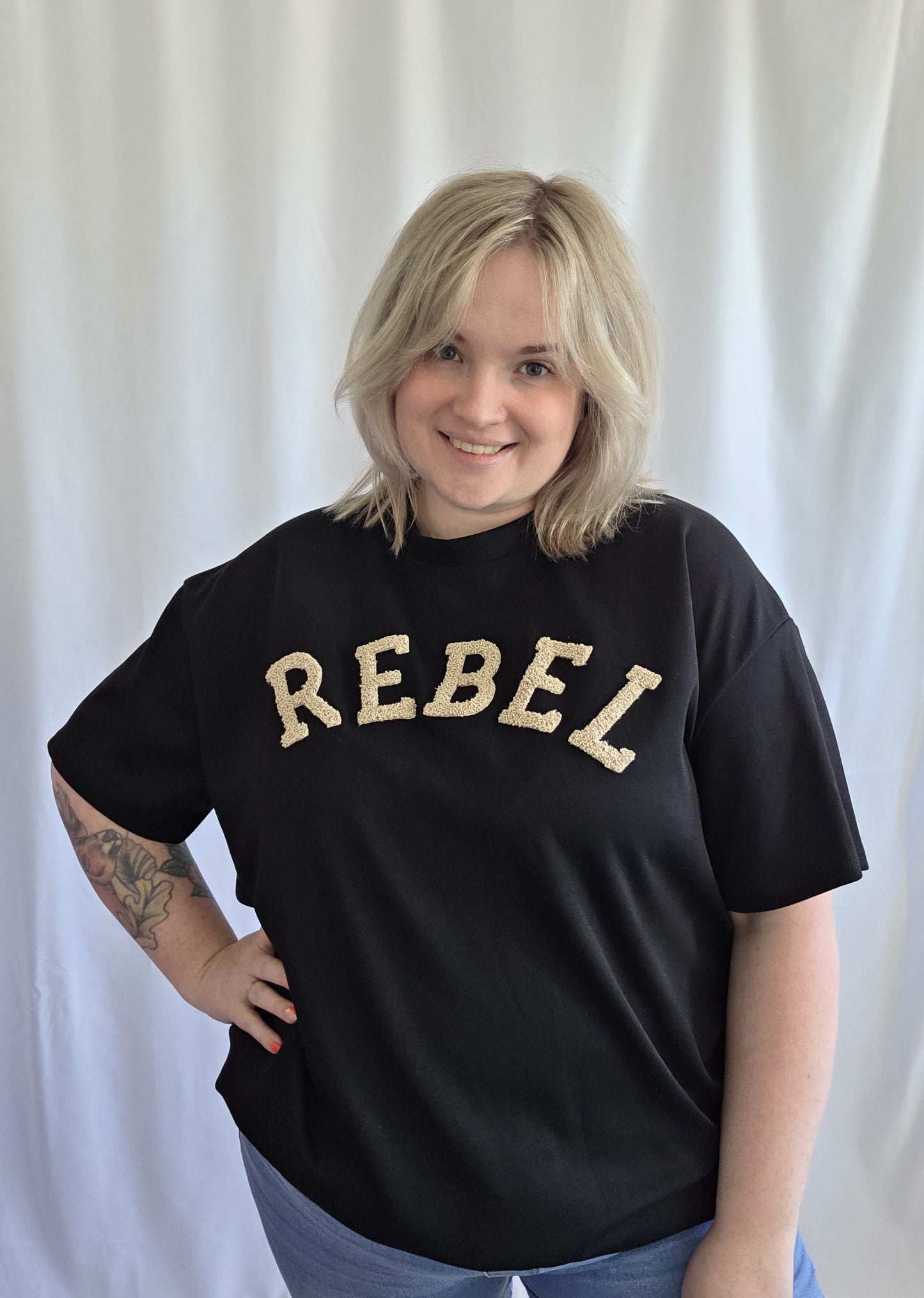 Rebel Tee (In 3 kleuren)