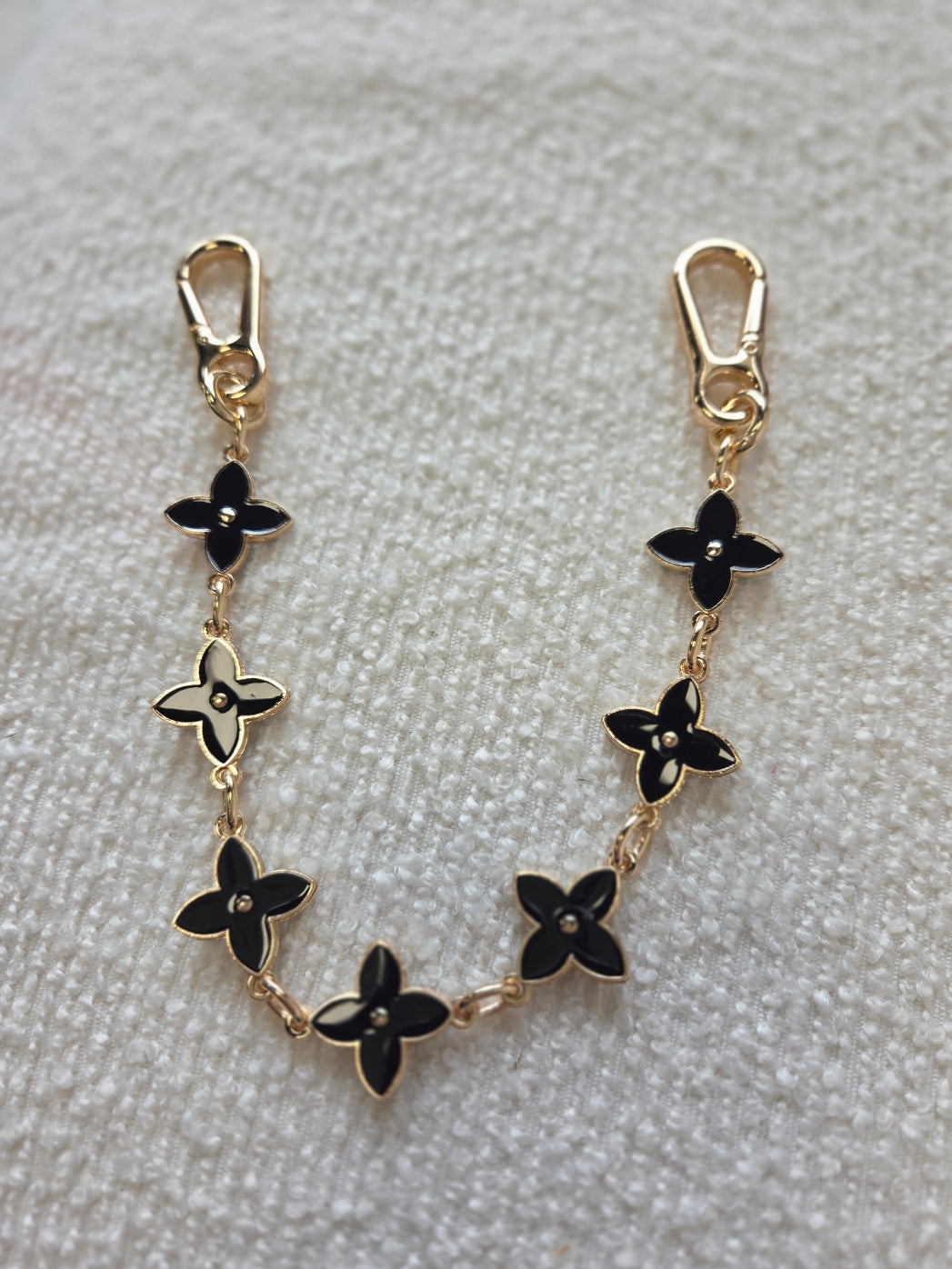 Bag Charm Clover Back To Black