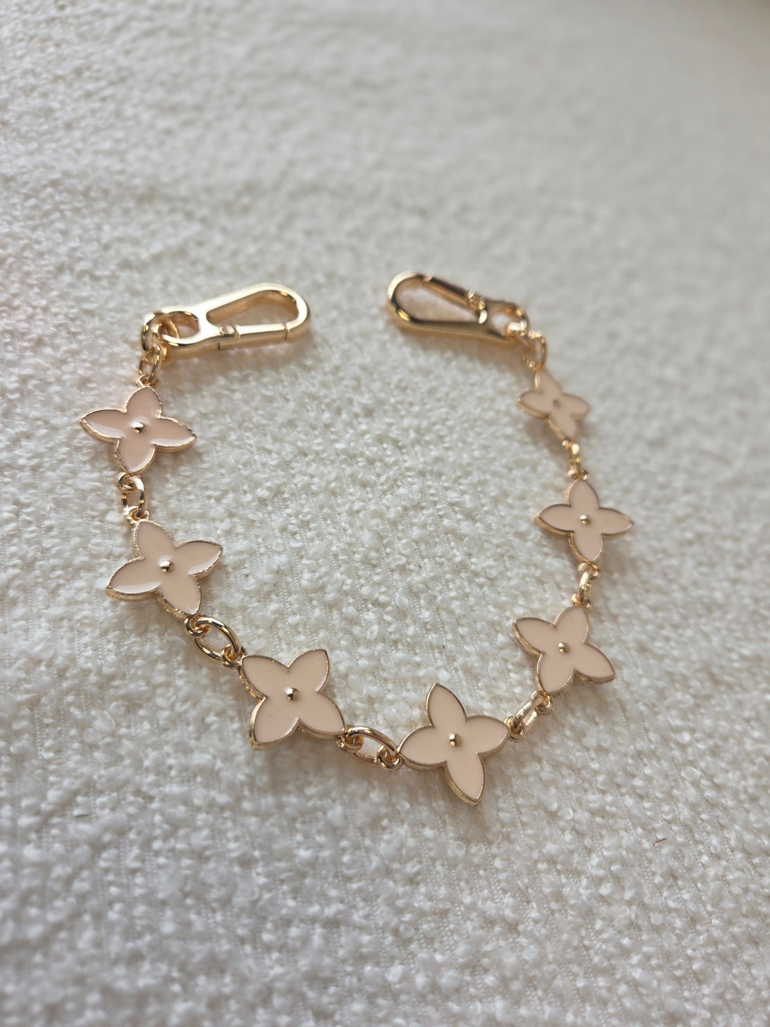 Bag Charm Clover Basic Beige