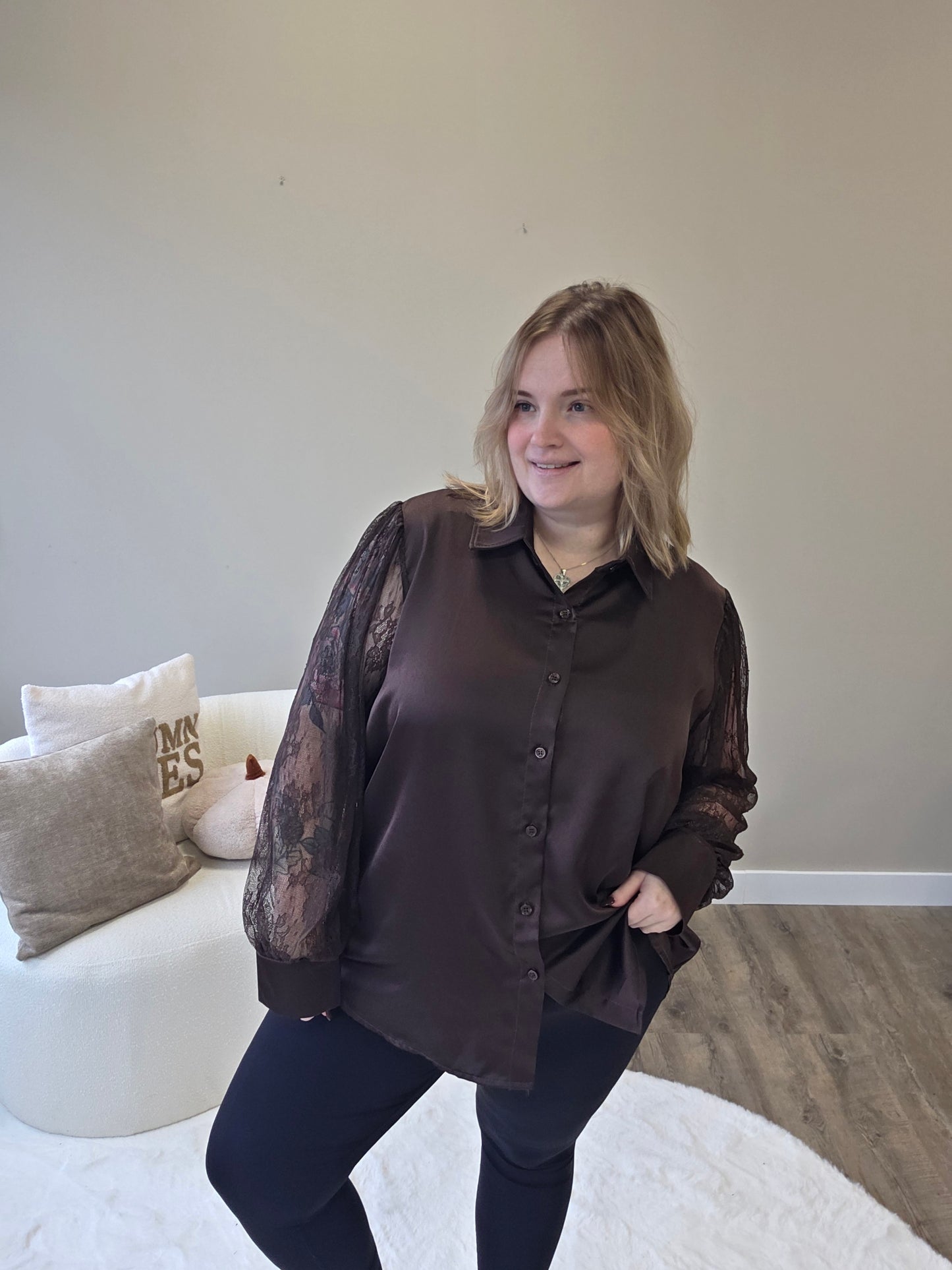 June Blouse met kanten mouwen (In 2 kleuren)