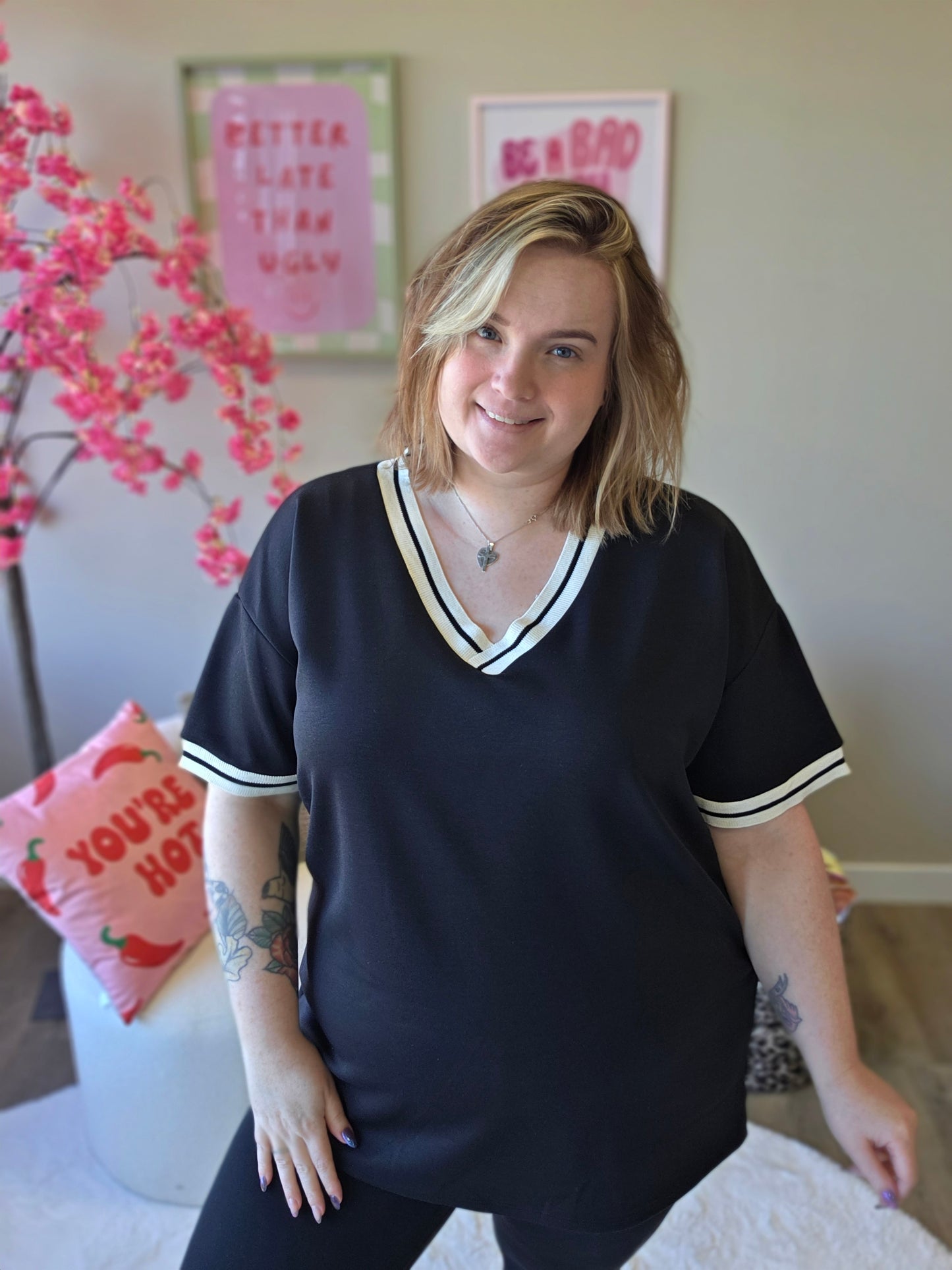 Sporty Tee Met V-hals (In 3 kleuren)