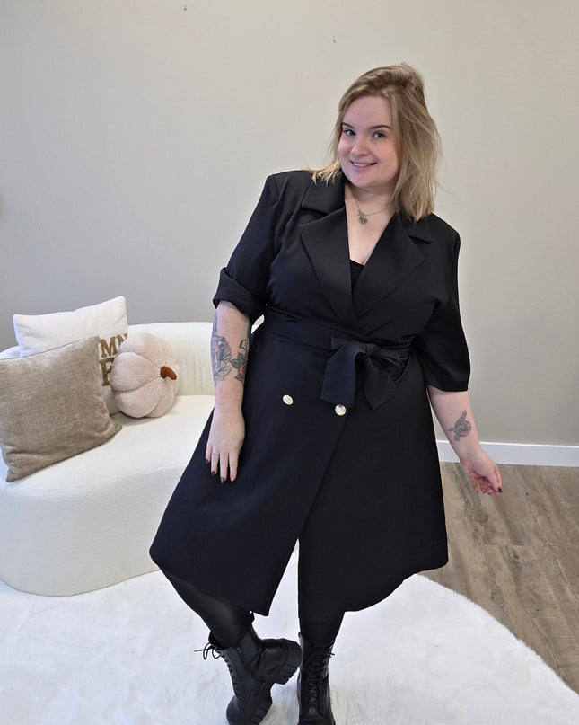 Nikki Curvelly Exklusives Blazer-Kleid Schwarz