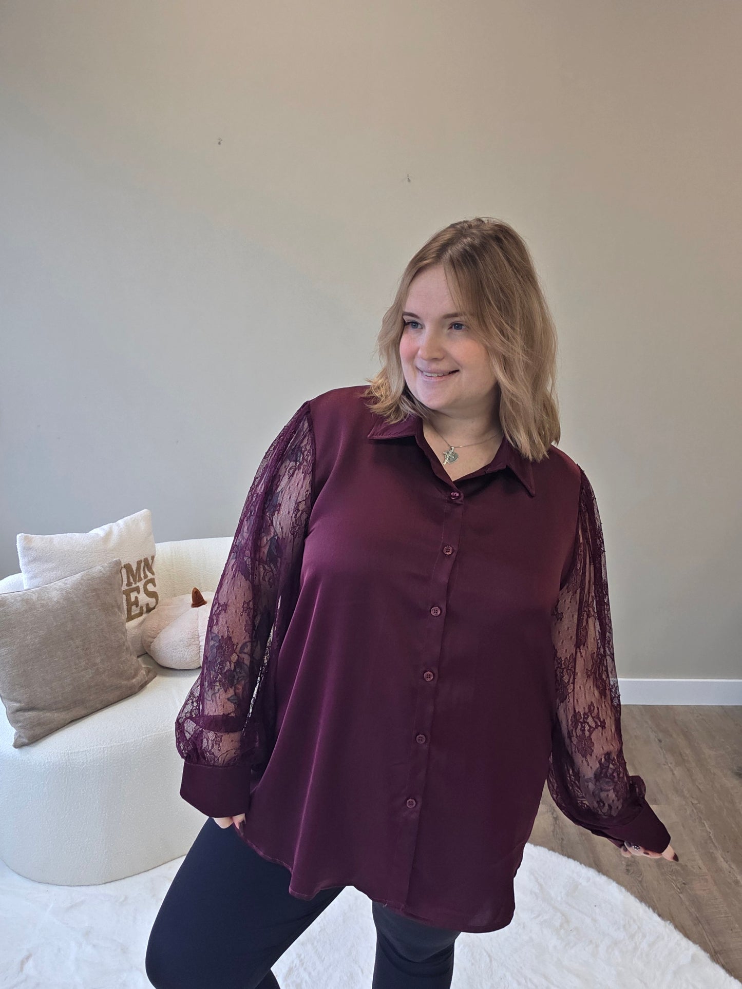 June Blouse met kanten mouwen (In 2 kleuren)