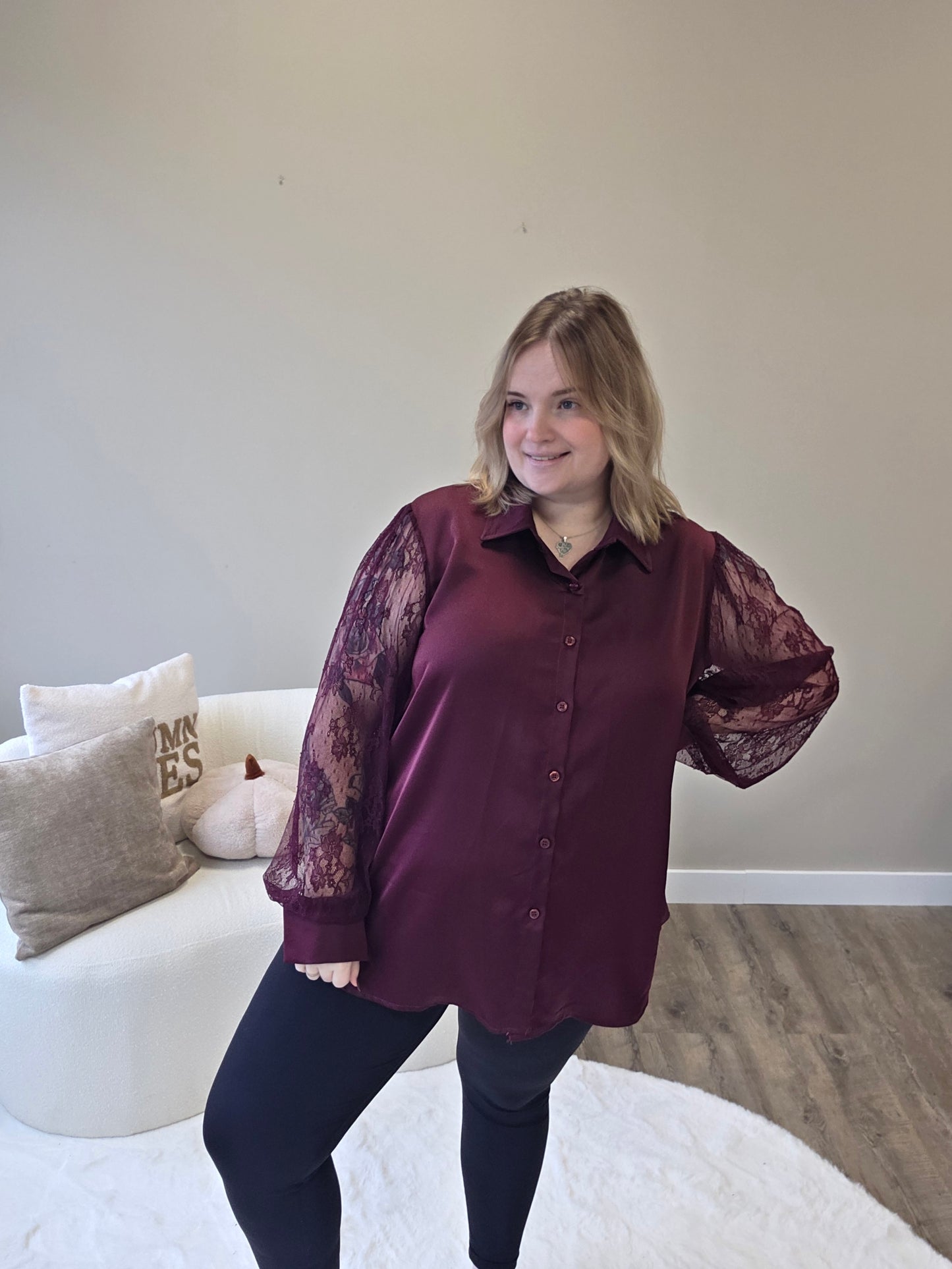 June Blouse met kanten mouwen (In 2 kleuren)