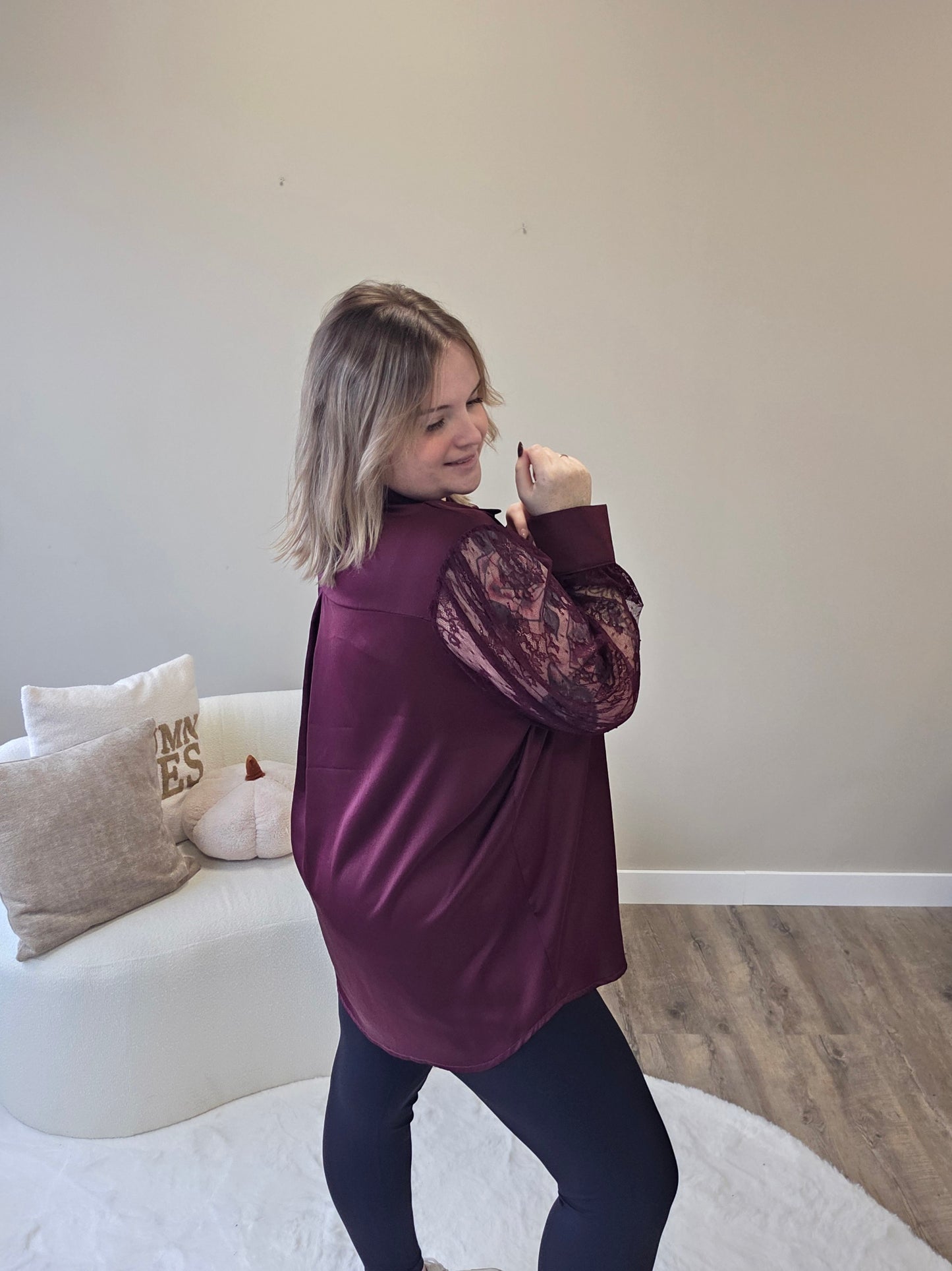 June Blouse met kanten mouwen (In 2 kleuren)