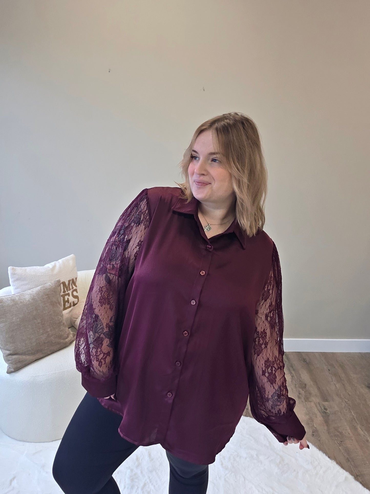 June Blouse met kanten mouwen (In 2 kleuren)