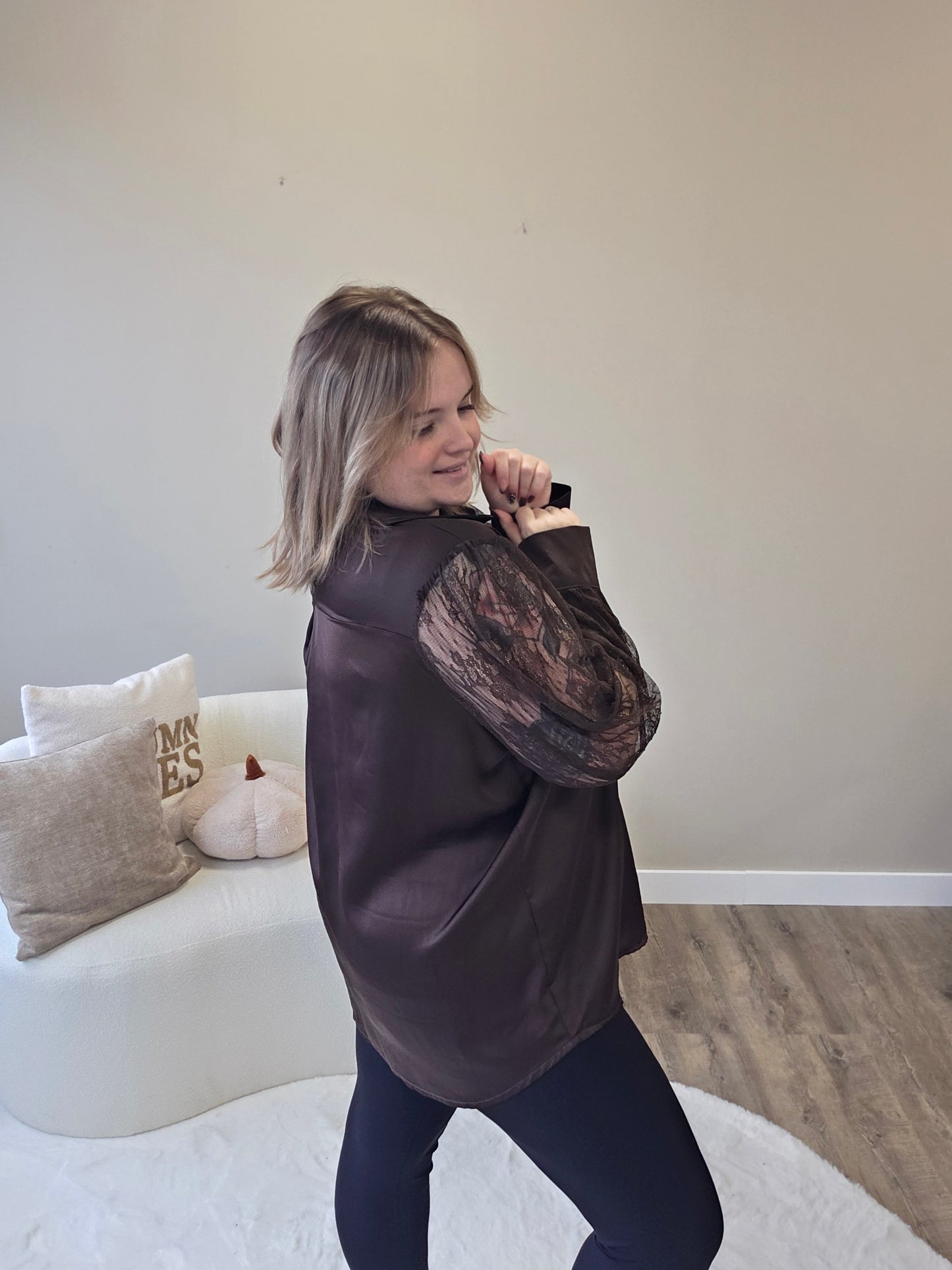 June Blouse met kanten mouwen (In 2 kleuren)