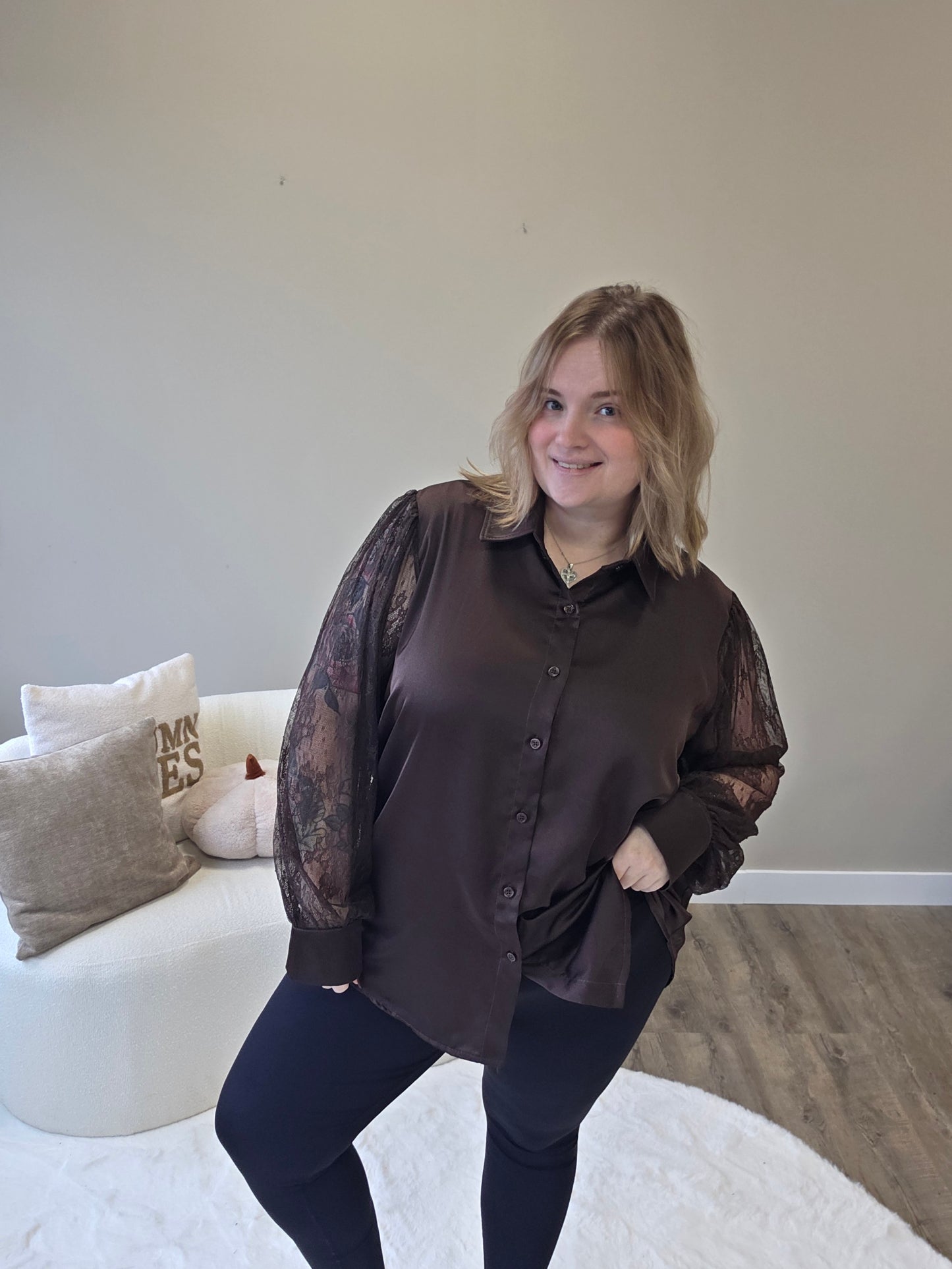 June Blouse met kanten mouwen (In 2 kleuren)