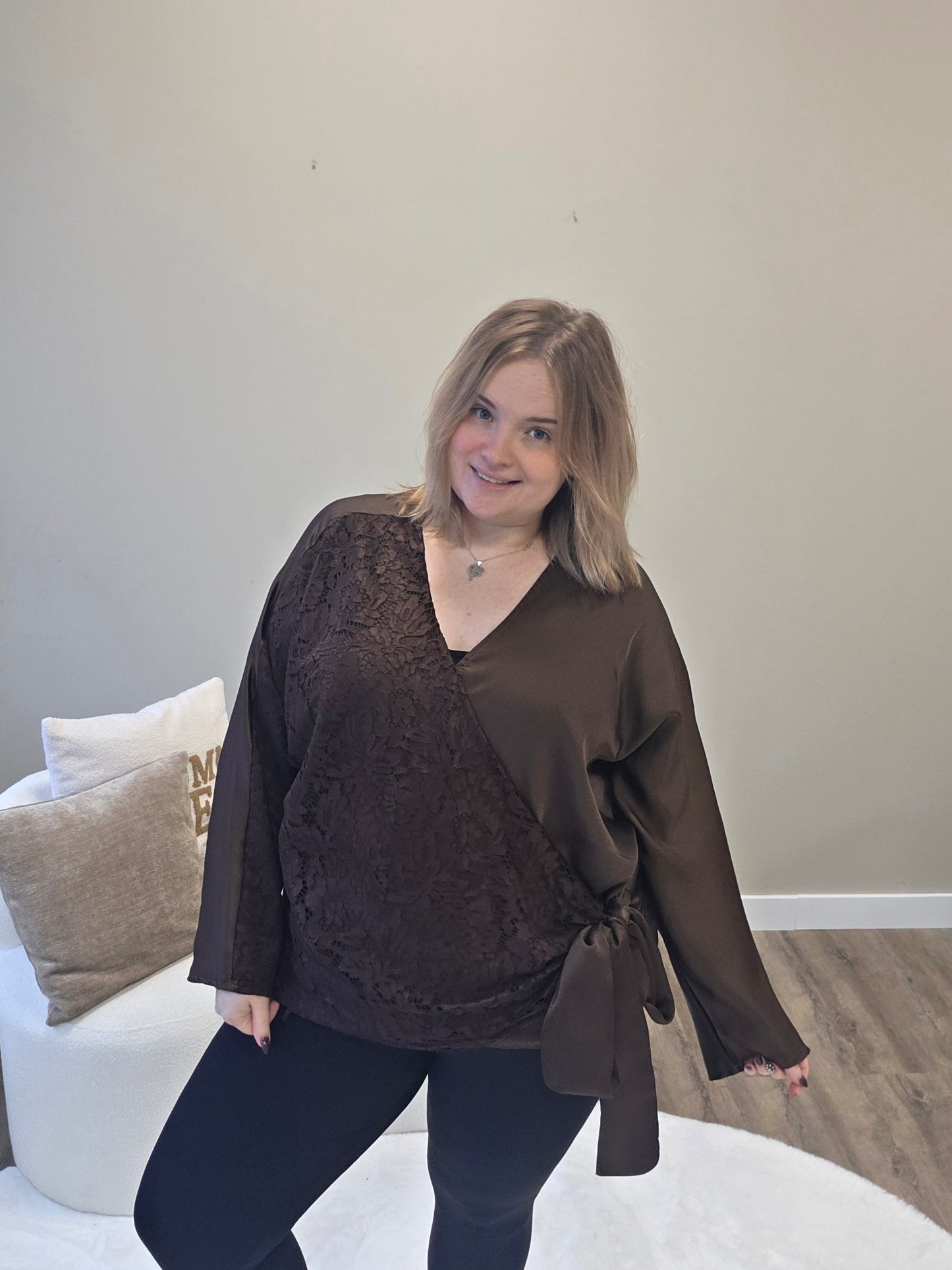 Wikkel Tops Met Kant (In 2 kleuren)