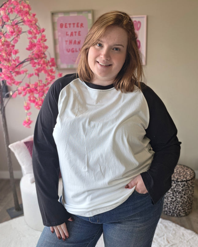 Basic longsleeve met gekleurde mouw
