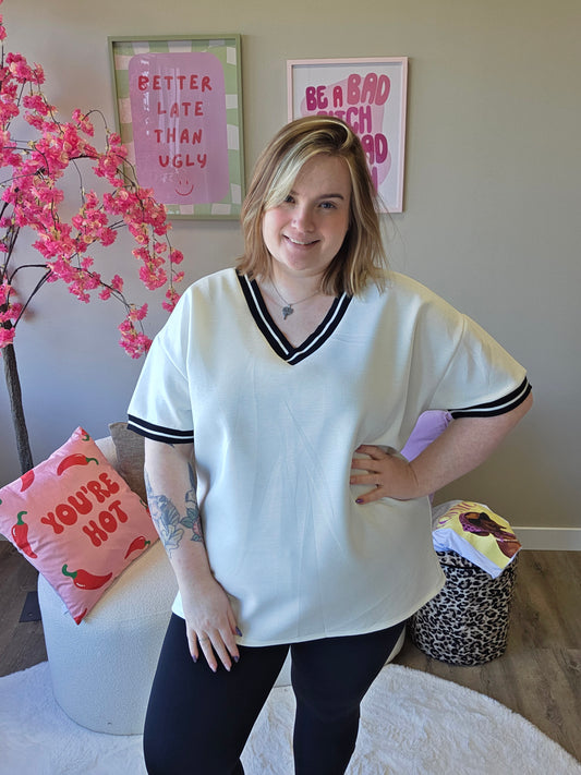 Sporty Tee Met V-hals (In 3 kleuren)