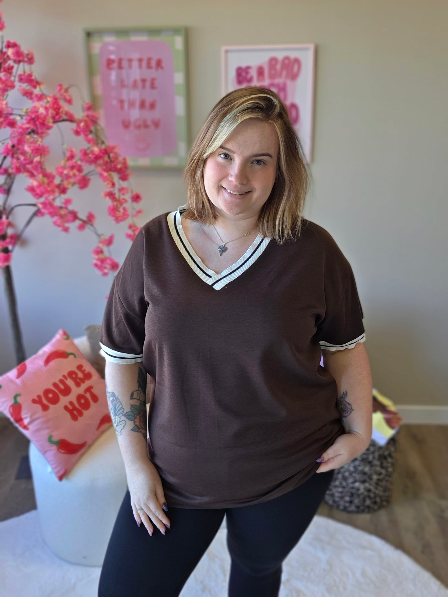 Sporty Tee Met V-hals (In 3 kleuren)