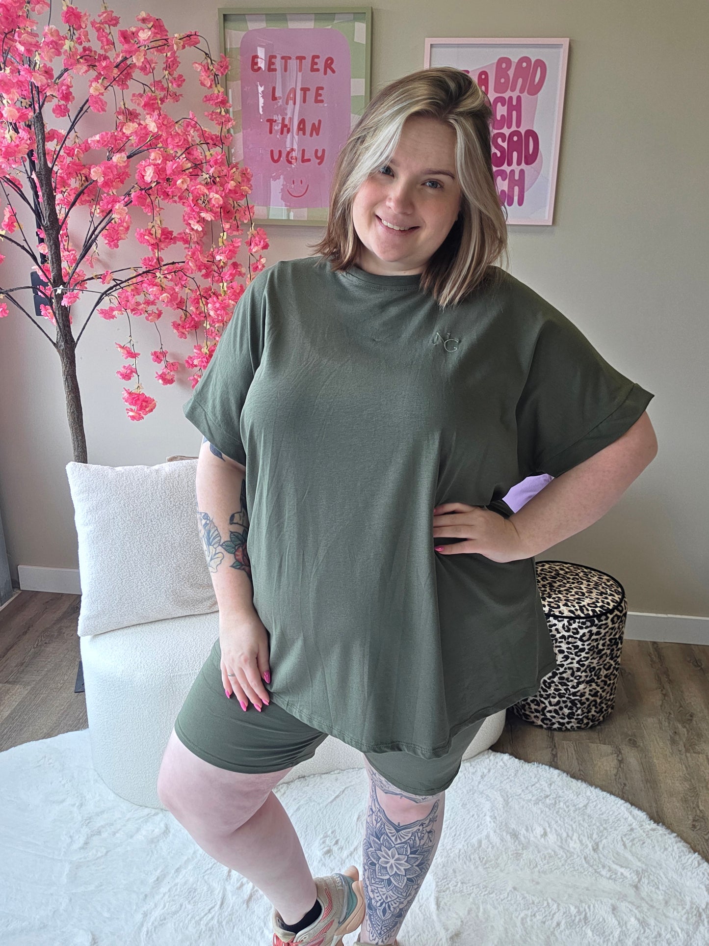 Nikkicurvelly exclusive lounge set army groen