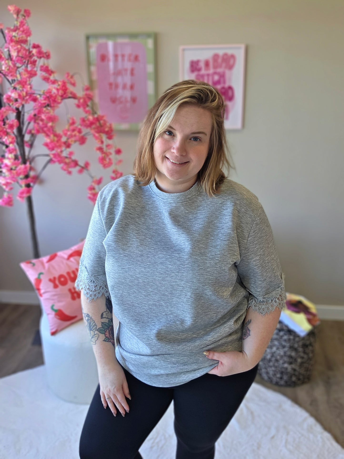 T-Shirt met kant mouwtje (in 2 kleuren)