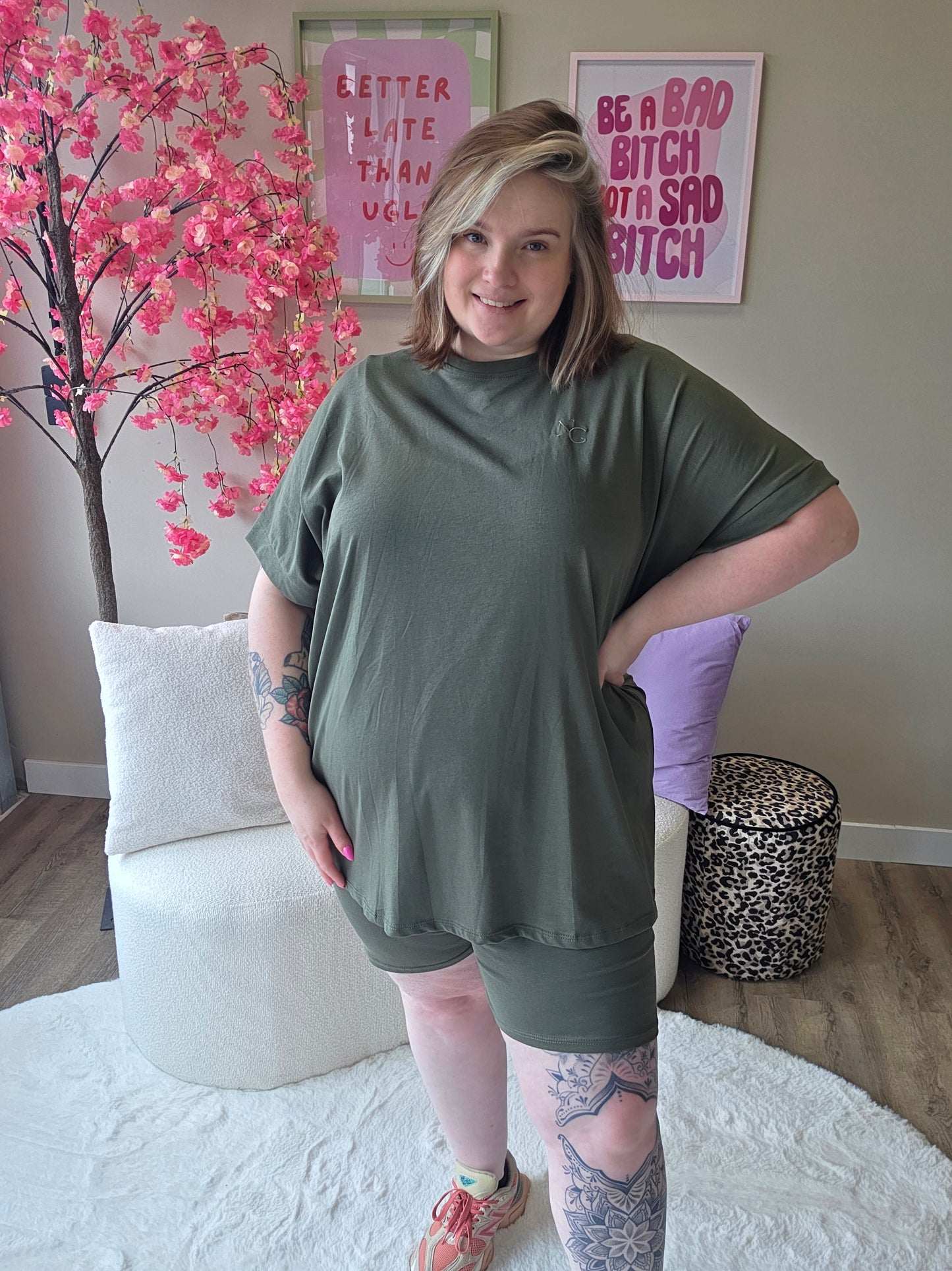Nikkicurvelly exclusive lounge set army groen