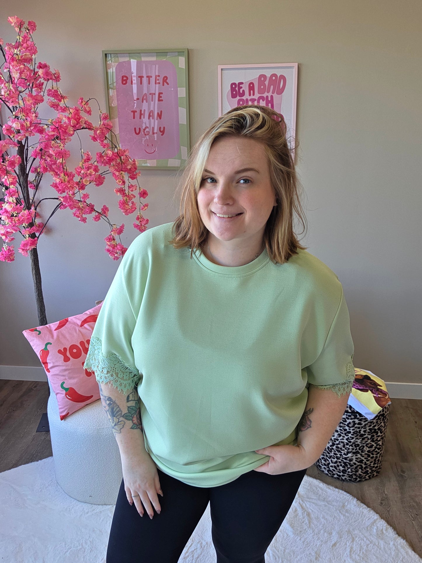 T-Shirt met kant mouwtje (in 2 kleuren)