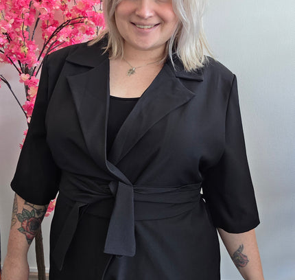 Nikki Curvelly Magic Waist Blazer Zwart