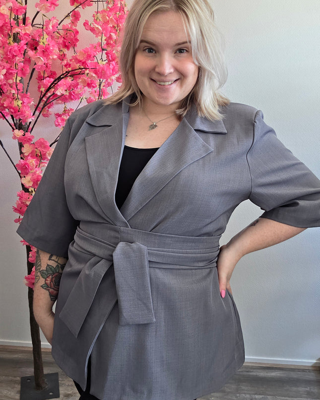 Nikki Curvelly Magic Waist Blazer Grau