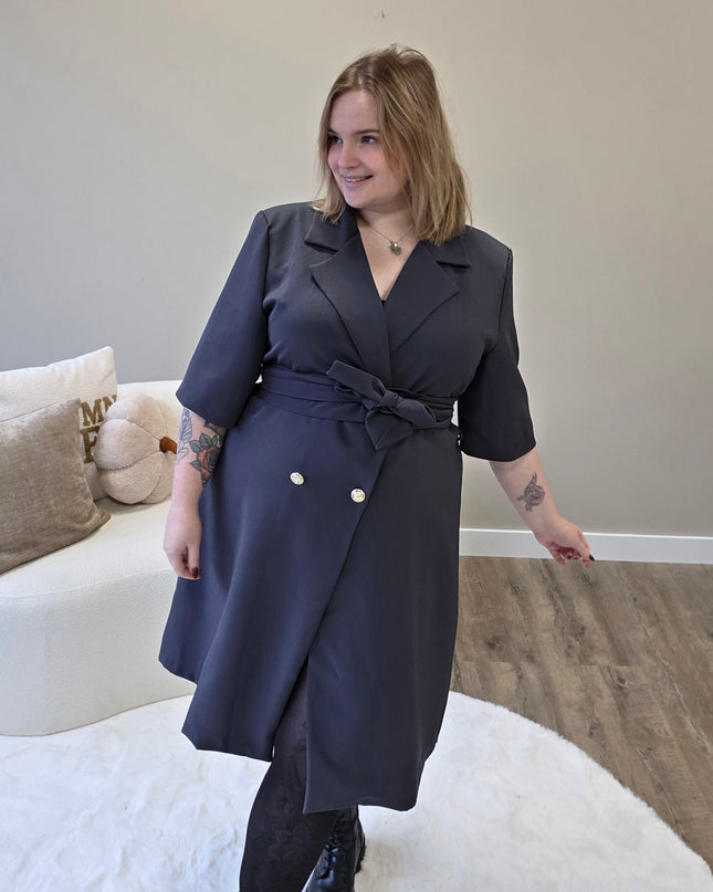 Nikki Curvelly Exklusives Blazer-Kleid Dunkelgrau