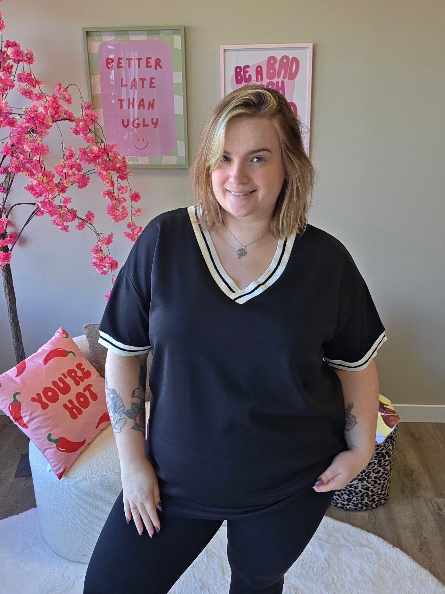 Sporty Tee Met V-hals (In 3 kleuren)