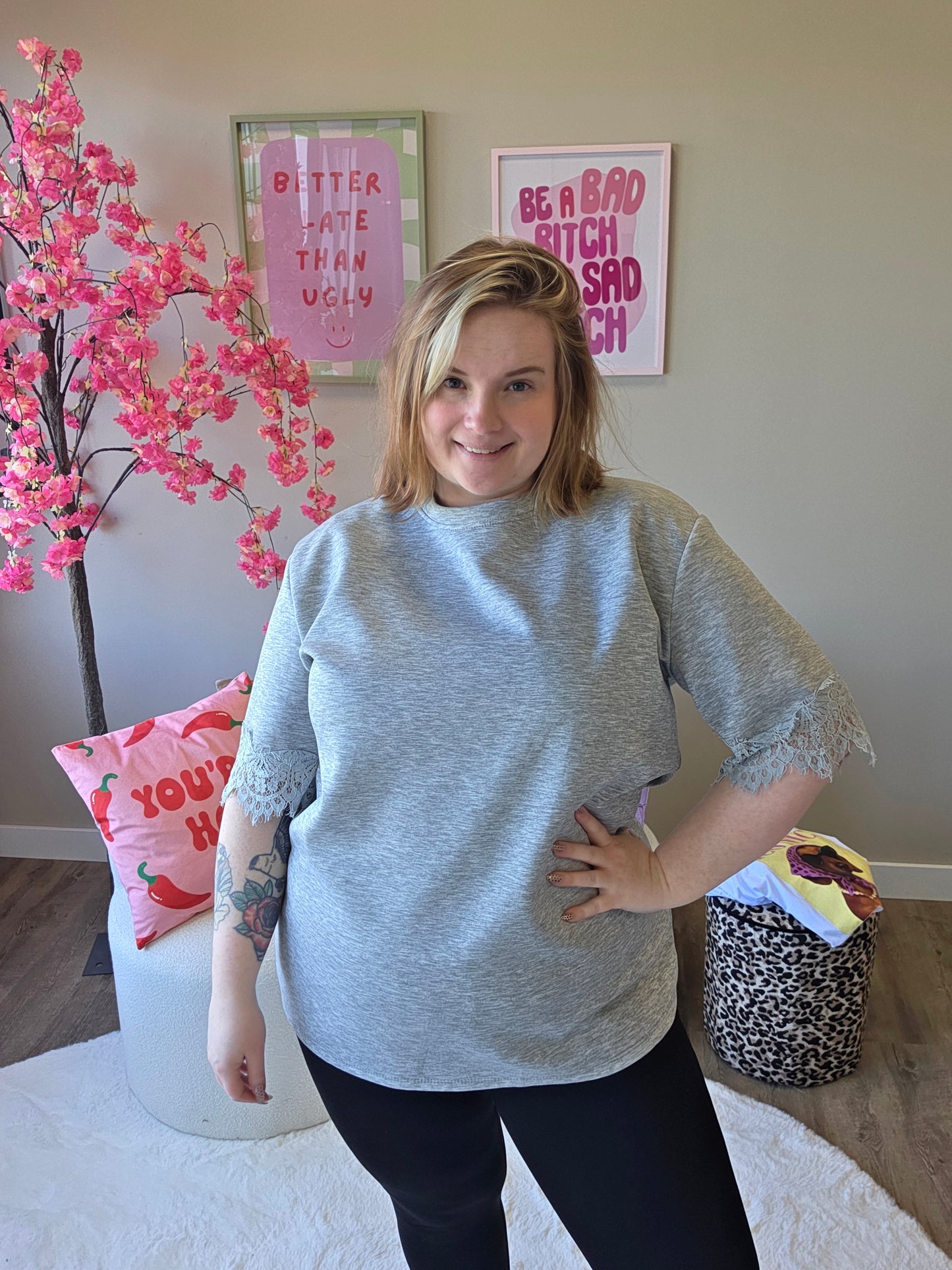 T-Shirt met kant mouwtje (in 2 kleuren)