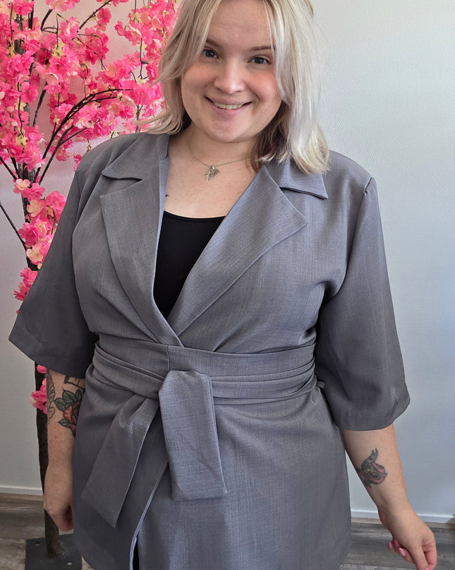Nikki Curvelly Magic Waist Blazer Grau