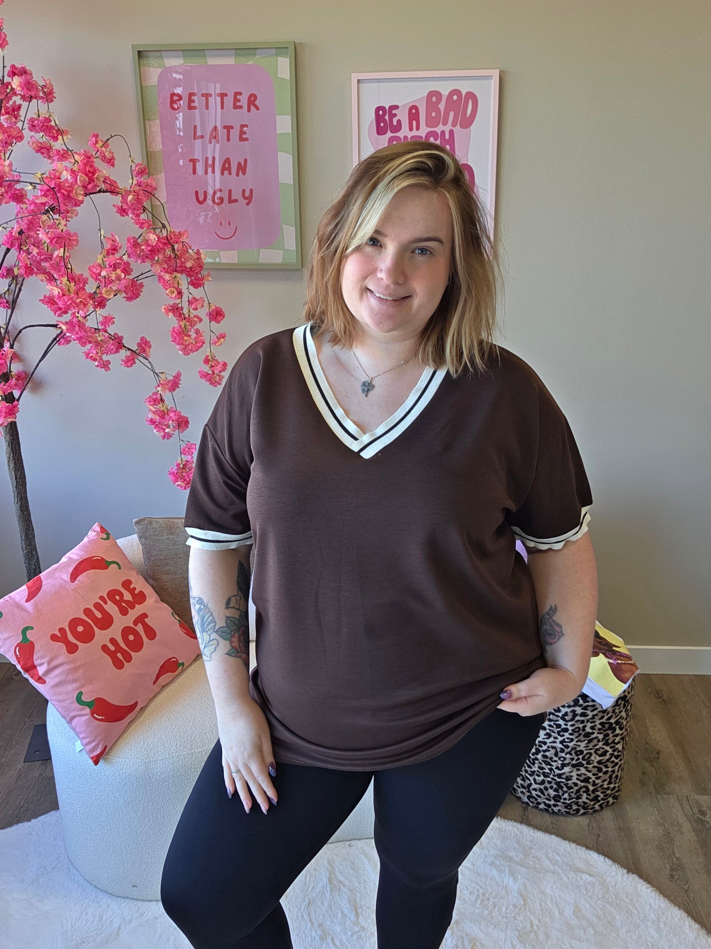 Sporty Tee Met V-hals (In 3 kleuren)